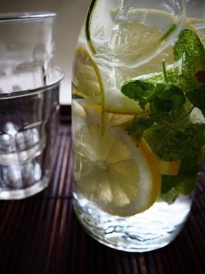 レモン水のおすすめの作り方10選｜レモン水の効能3つ