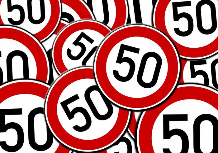 高速道路の最低速度制限違反に対する罰則・標識の見方｜渋滞