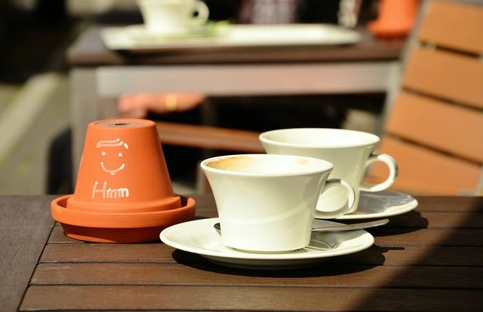 インスタントコーヒーのカフェイン含有量・お茶との比較