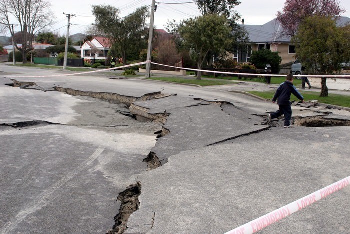 地震に遭う夢が意味する5つの暗示｜地震が起こってどうなったか