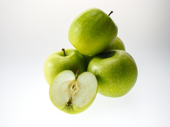りんごの糖質とカロリー、栄養素｜糖質制限中のりんごはOK？