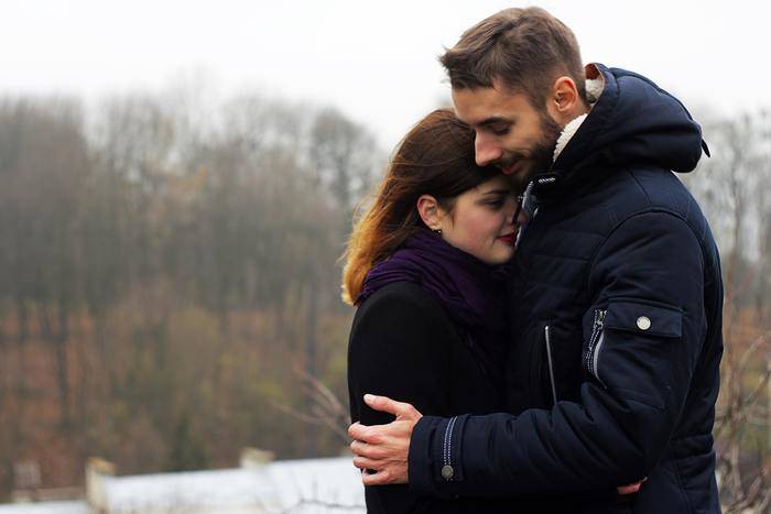 抱きしめる男性の深層心理7つ・抱きしめ方で変わる心理