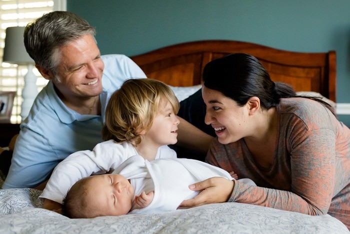 布団・ベッドで赤ちゃんと添い寝する方法やおすすめ添い寝グッズ