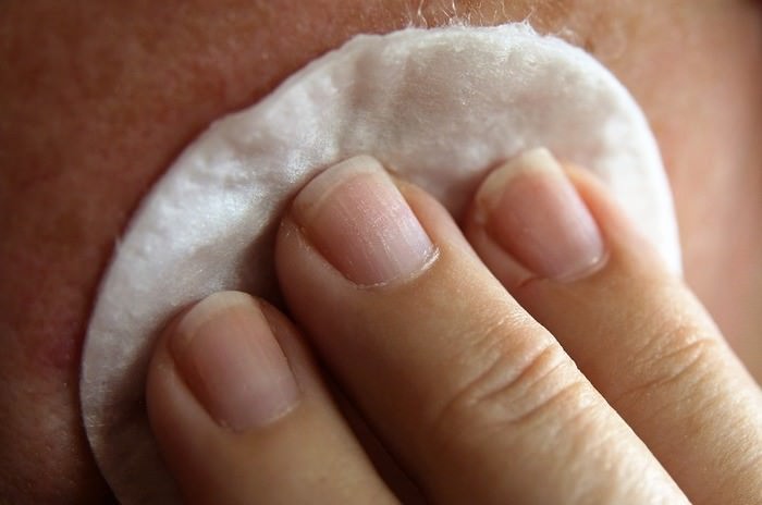 顔の毛穴が目立つ時の対策方法・黒ずみを取る方法・引き締め方法